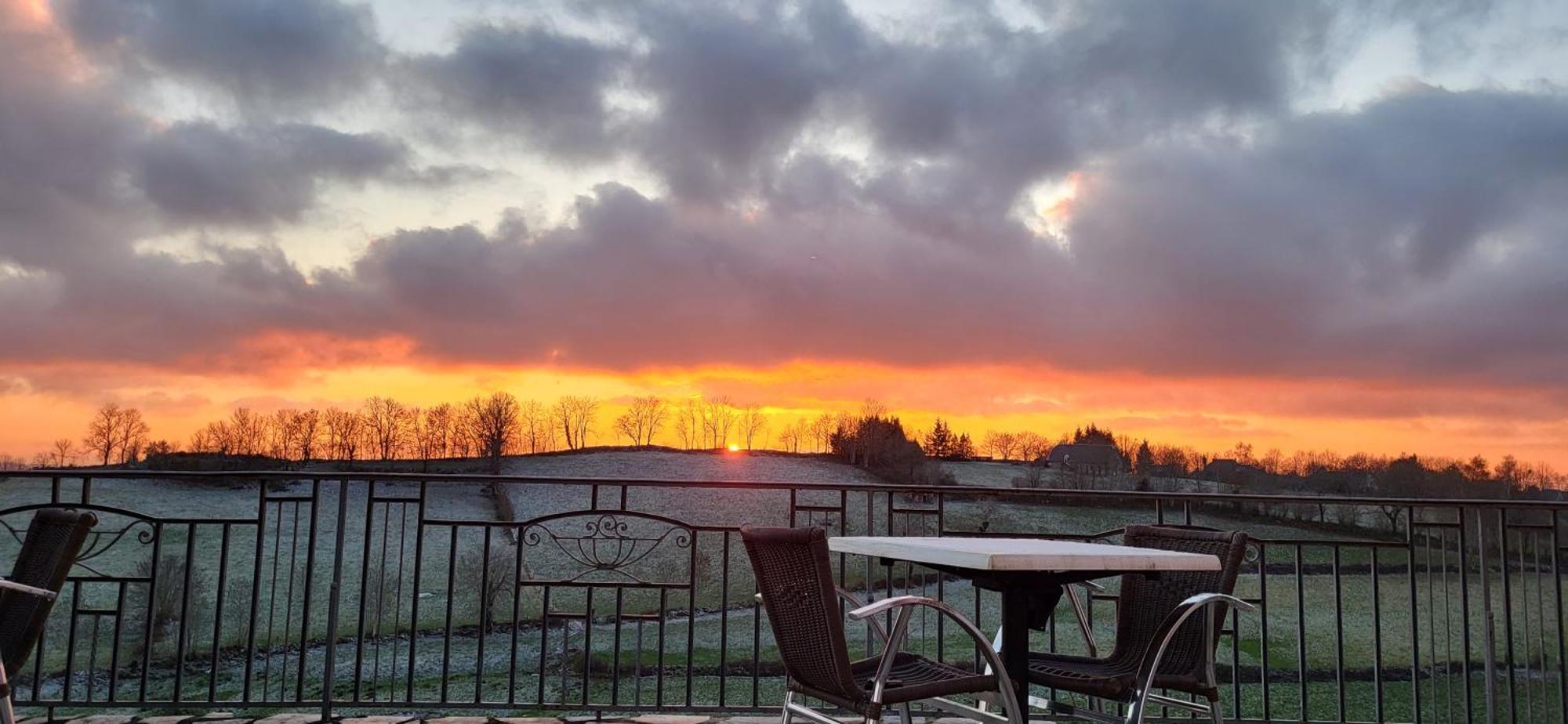 Logis Hotel Restaurant & Spa Les Remparts サレ エクステリア 写真