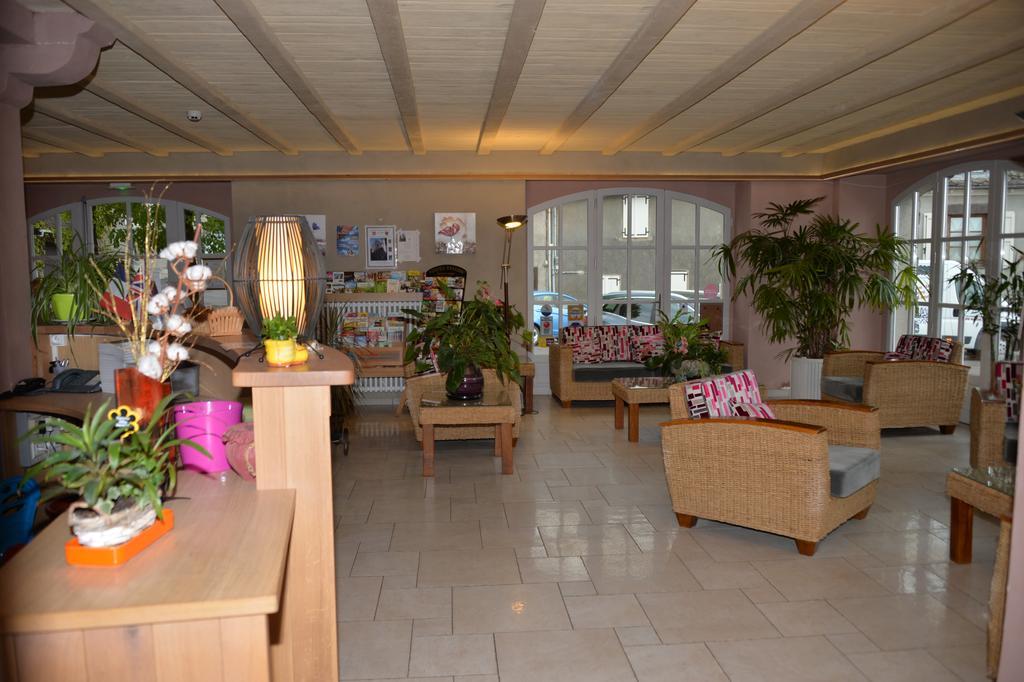 Logis Hotel Restaurant & Spa Les Remparts サレ エクステリア 写真